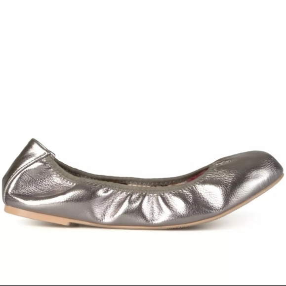 Journee Collection Lindy Flats Pewter -9 - Picture 5 of 8
